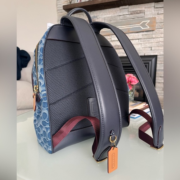 Stunning Coach backpacks - Picture 3 of 8